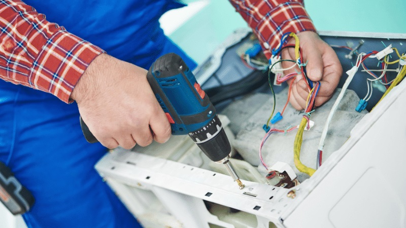 Sakarya Hotpoint Hotpoint çamaşır makinesi kart tamiri – Su almama arızası orijinal parça ile giderildi. - Teknik servis örneği